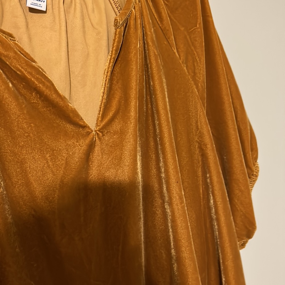 XL Old Navy 100% polyester.burnt orange,velvet short sleeved elastic - Picture 4 of 11
